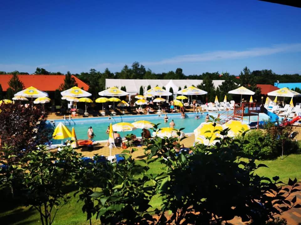 Aqua Party Hotel Victoria  Екстериор снимка